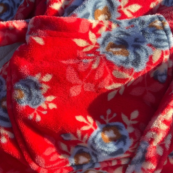 Matilda Jane Breakfast in Bed Fluffy Red/Blue Floral Robe Size Large - Picture 2 of 5